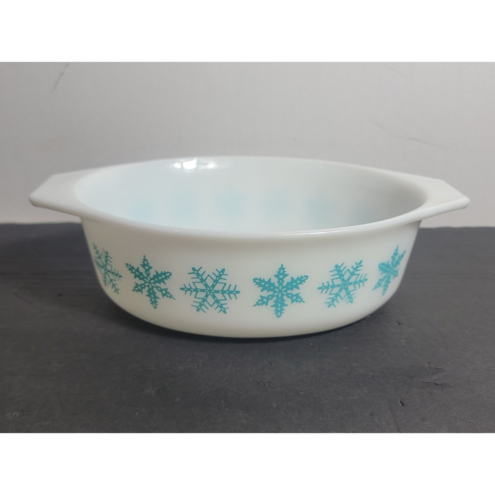 Pyrex Turquoise Snowflake 1.5 QT Oval Casserole Dish 043 White Glass No Lid